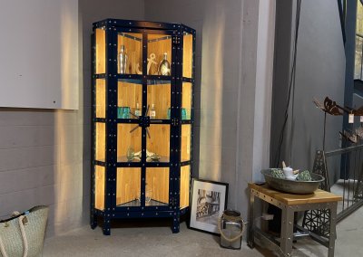 Eckvitrine „Ginschrank“